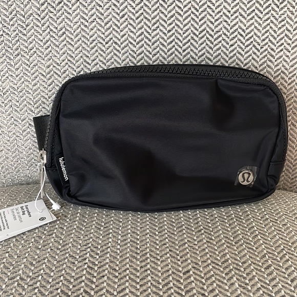 Lululemon Everywhere Belt Bag - Black - Picture 4 of 8